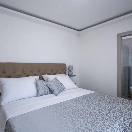Speranza By Interhome プーラ
