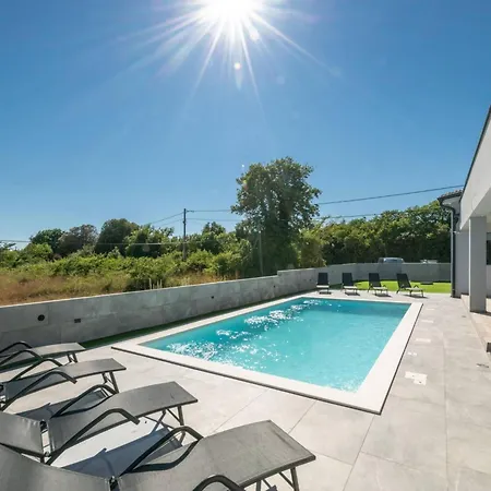 Speranza By Interhome プーラ